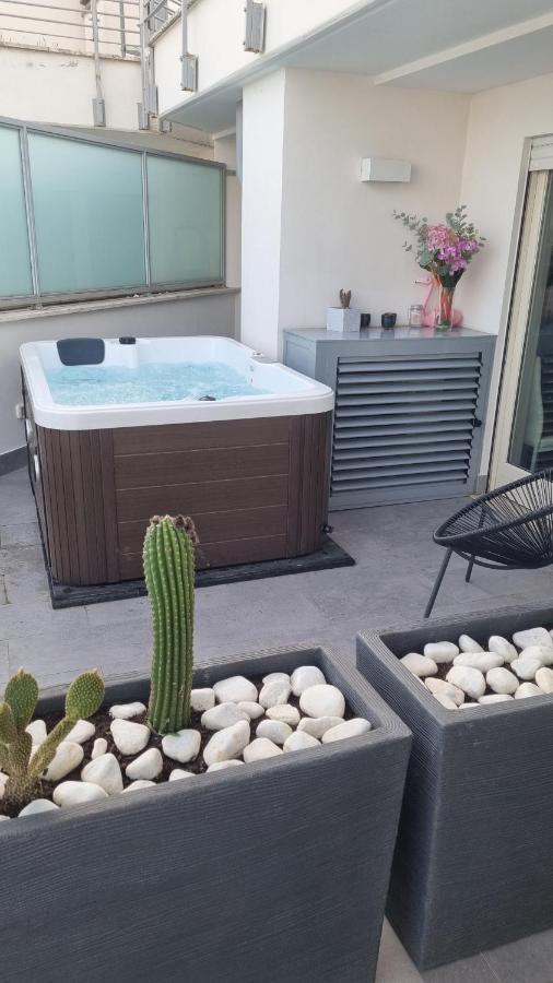 Penthouse 40 In Trastevere With Seasonally Jacuzzi Řím Exteriér fotografie