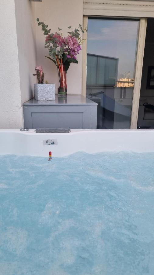 Penthouse 40 In Trastevere With Seasonally Jacuzzi Řím Exteriér fotografie